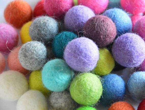 Mix 2 cm 100% wool Felt Balls Nursery Craft Beads Garland Making