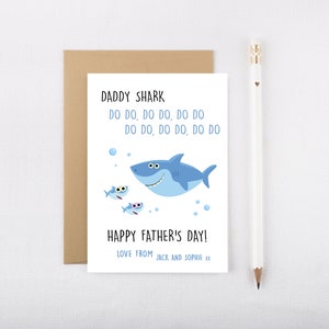 Gepersonaliseerde Baby Shark Vaderdagkaart - Aangepaste papa's/opa's naam - Britse Vaderdaggroet