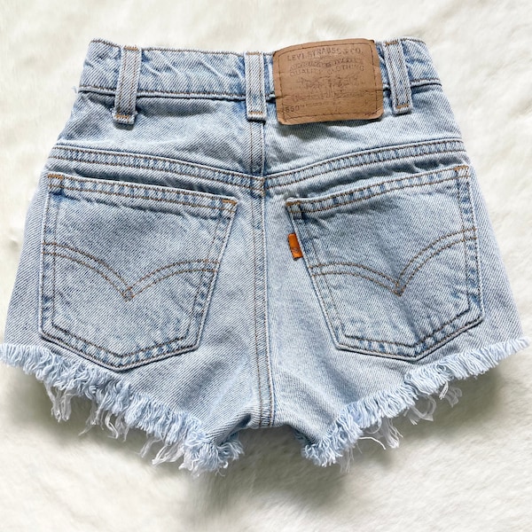 levis brown shorts