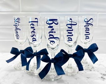 Personalized Champagne Flute: Elegant Glassware with Custom Name & Bow