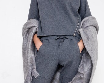 Tweedelige loungekledingset, motorbroek, sweater met open rug
