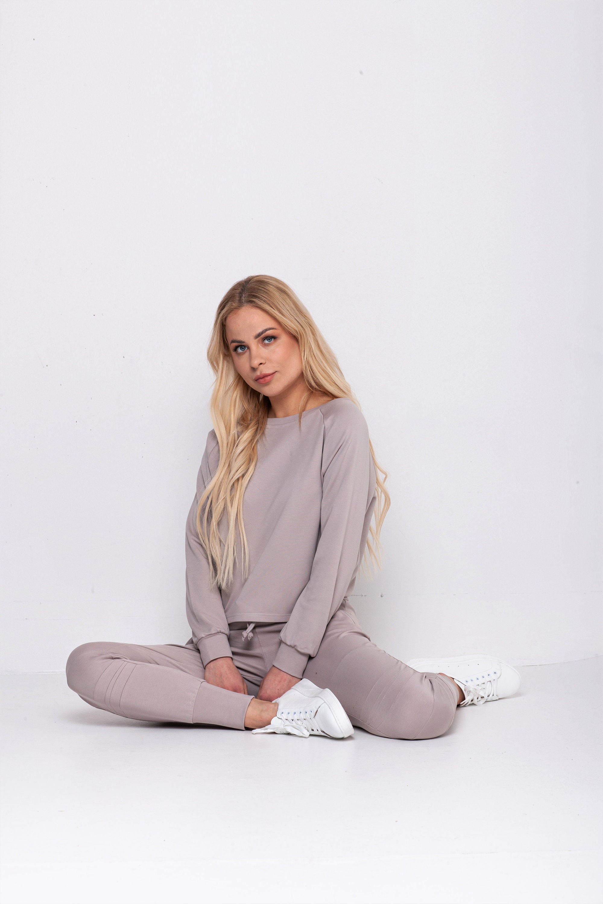 Loungewear Set, Comfy Lounge Outfit, Open Back Sexy Tracksuit, Sweatshirt  and Sweatpants Set, Comfy Travel Outfit, Valentine's Day Gift 