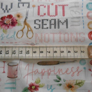 Nähen Schrift Knöpfe Schere  "Sew in love" Kanvas Nähutensilien Baumwolle Patchworkstoff  50x110 cm