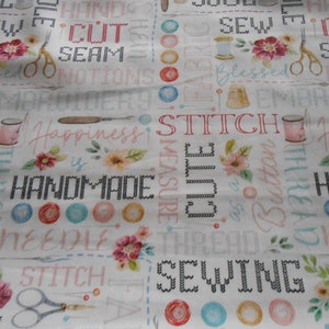 Nähen Schrift Knöpfe Schere  "Sew in love" Kanvas Nähutensilien Baumwolle Patchworkstoff  50x110 cm