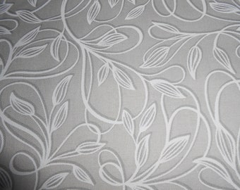 Graphic pattern flower tendrils alabaster from Kaufman patchwork fabric cotton 50 x 110 cm