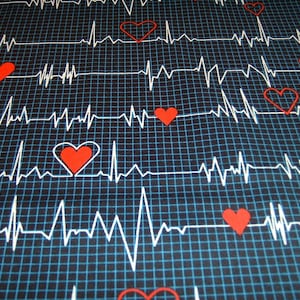 50x110 cm EKG calling all nurses blau Herz Herzschlag Baumwolle Patchworkstoff Bild 2