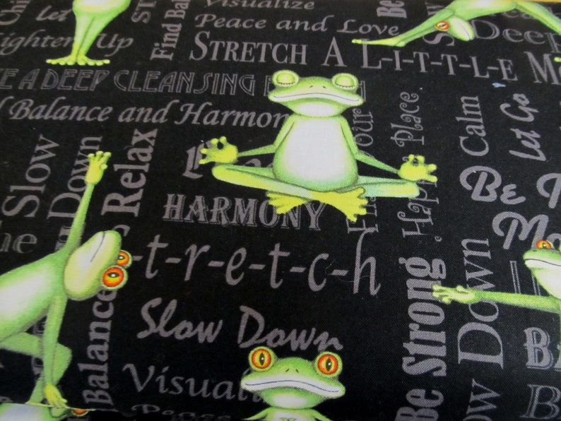 Frosch Yoga Back in 5 minutes Balance Baumwolle Patchworkstoff 50x110 cm Bild 1