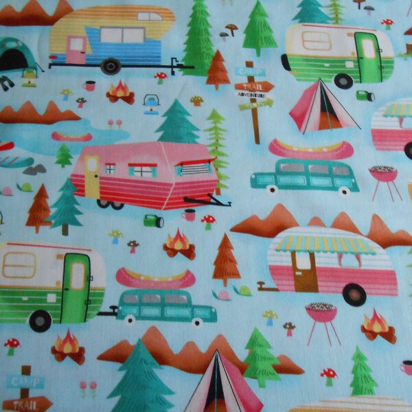 Wohnwagen  Zelte See Kanu Lagerfeuer Berge Urlaub  Timeless  Baumwolle  Patchworkstoff 50x110 cm