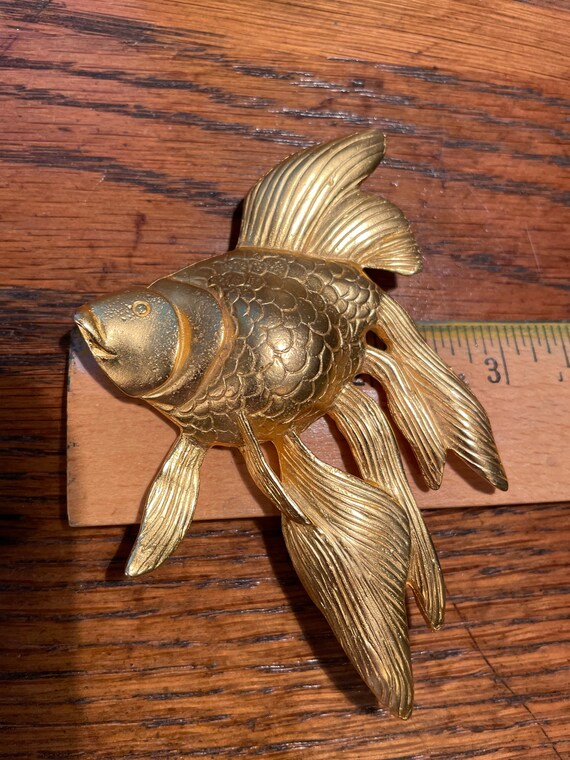 Vintage Large 1980 Satin Gold Tone Gold Fish Broo… - image 5