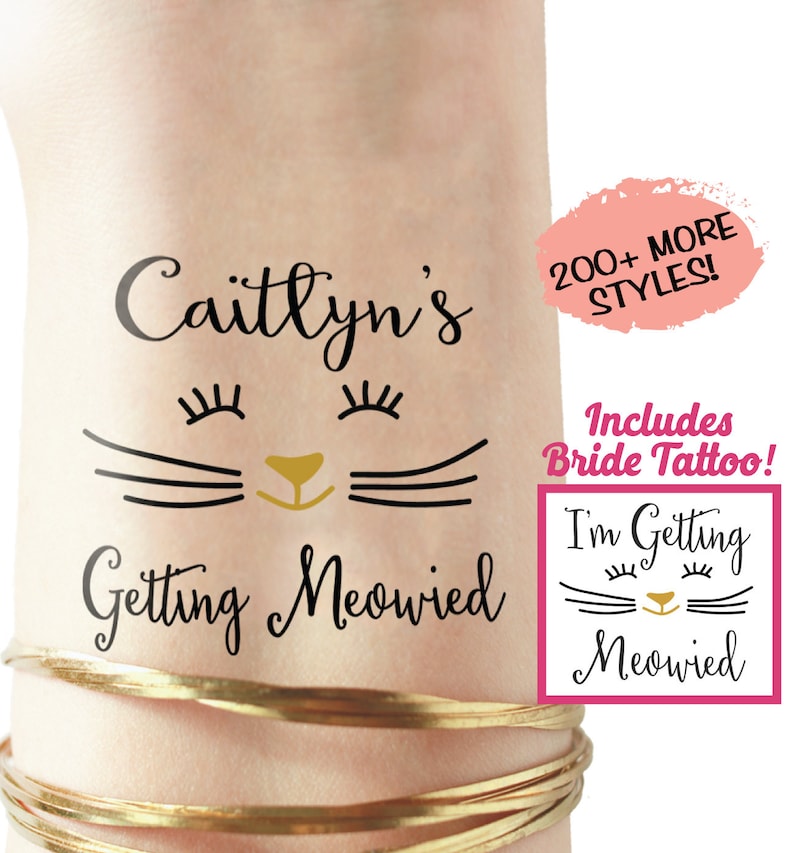 Puede incluir: Un tatuaje temporal con una cara de gato y el texto "Caitlyn's Getting Meowied". El tatuaje est&aacute; en el brazo de una persona. La imagen tambi&eacute;n incluye un tatuaje m&aacute;s peque&ntilde;o con el texto "I'm Getting Meowied".