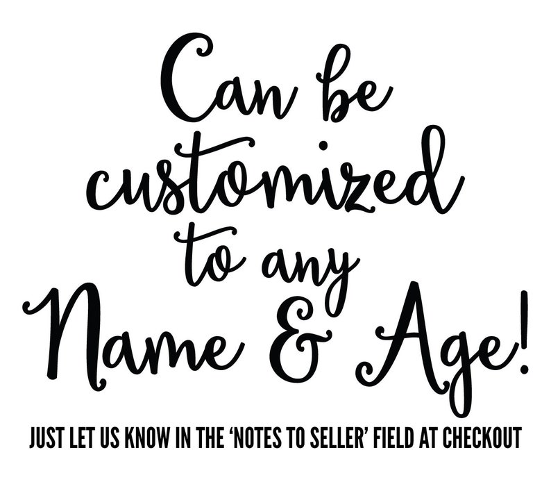 Puede incluir: Gr&aacute;fico de texto en blanco y negro que dice "Can be customized to any Name & Age!" con la instrucci&oacute;n "JUST LET US KNOW IN THE 'NOTES TO SELLER' FIELD AT CHECKOUT" debajo.