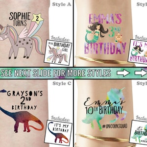 Puede incluir: Cuatro dise&ntilde;os diferentes para tatuajes temporales de cumplea&ntilde;os personalizados. Los dise&ntilde;os incluyen un unicornio, una sirena, un dinosaurio y un unicornio con el texto "#UNICORNSQUAD". Cada dise&ntilde;o incluye un tatuaje temporal m&aacute;s peque&ntilde;o con el texto "Es mi cumplea&ntilde;os".