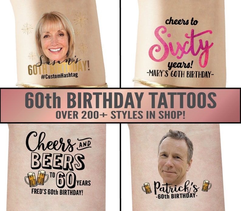 Puede incluir: Cuatro tatuajes temporales diferentes para un 60 cumplea&ntilde;os. El primer tatuaje presenta la cara de una mujer con el texto "Susan's 60th Birthday! #CustomHashtag". El segundo tatuaje presenta el texto "Cheers to Sixty Years! -Mary's 60th Birthday-". El tercer tatuaje presenta el texto "Cheers and Beers to 60 Years Fred's 60th Birthday!" con dos jarras de cerveza. El cuarto tatuaje presenta la cara de un hombre con el texto "Patrick's -60th Birthday-." y dos jarras de cerveza.