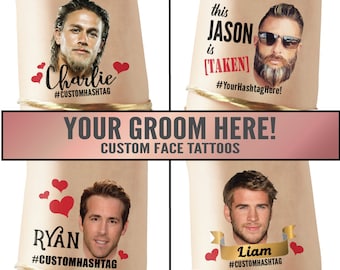 Puede incluir: Cuatro tatuajes temporales para la cara con diferentes rostros de hombres con nombres y hashtags. Los tatuajes están sobre un fondo de tono de piel claro. Los nombres son Charlie, Jason, Ryan y Liam. Los hashtags son #CUSTOMHASHTAG y #YourHashtagHere! El texto YOUR GROOM HERE! CUSTOM FACE TATTOOS está en el centro de la imagen.