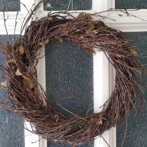 Ghirlanda con sottili rami di betulla, decorazioni pasquali, ghirlanda di betulla, ghirlanda per decorazione, blanc per decorazione, decorazione della porta, ghirlande.