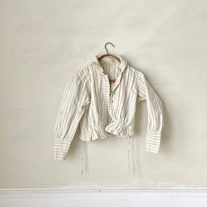 Antieke blouse 1910 Shirt met aangerimpelde taille Kleine historische dameskleding Top The Textile Trunk Boho steampunk milieuvriendelijk