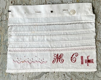 1930年代のアンティークフランス製サンプラー - 手縫いのサイン入り