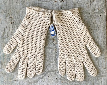 HANDMADE French vintage gloves woman's clothing crocheted textile eco-friendly