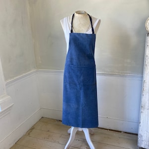 Vintage Schürze Französische Verblichene Indigo Blau Baumwolle Denim Arbeitskleidung Textil gealtert Kleidung Kleidung Kitchalia Küstenheim umweltfreundlich