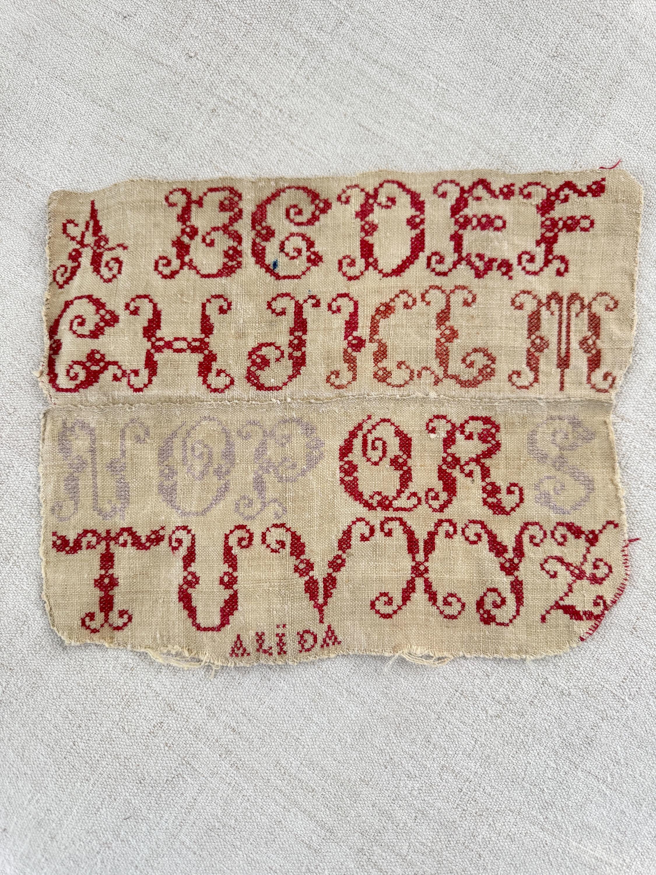 タペストリー刺繍画　アルファベット　イギリス 11x10 18世紀アンティーク フランス製 麻 アルファベット サンプラー