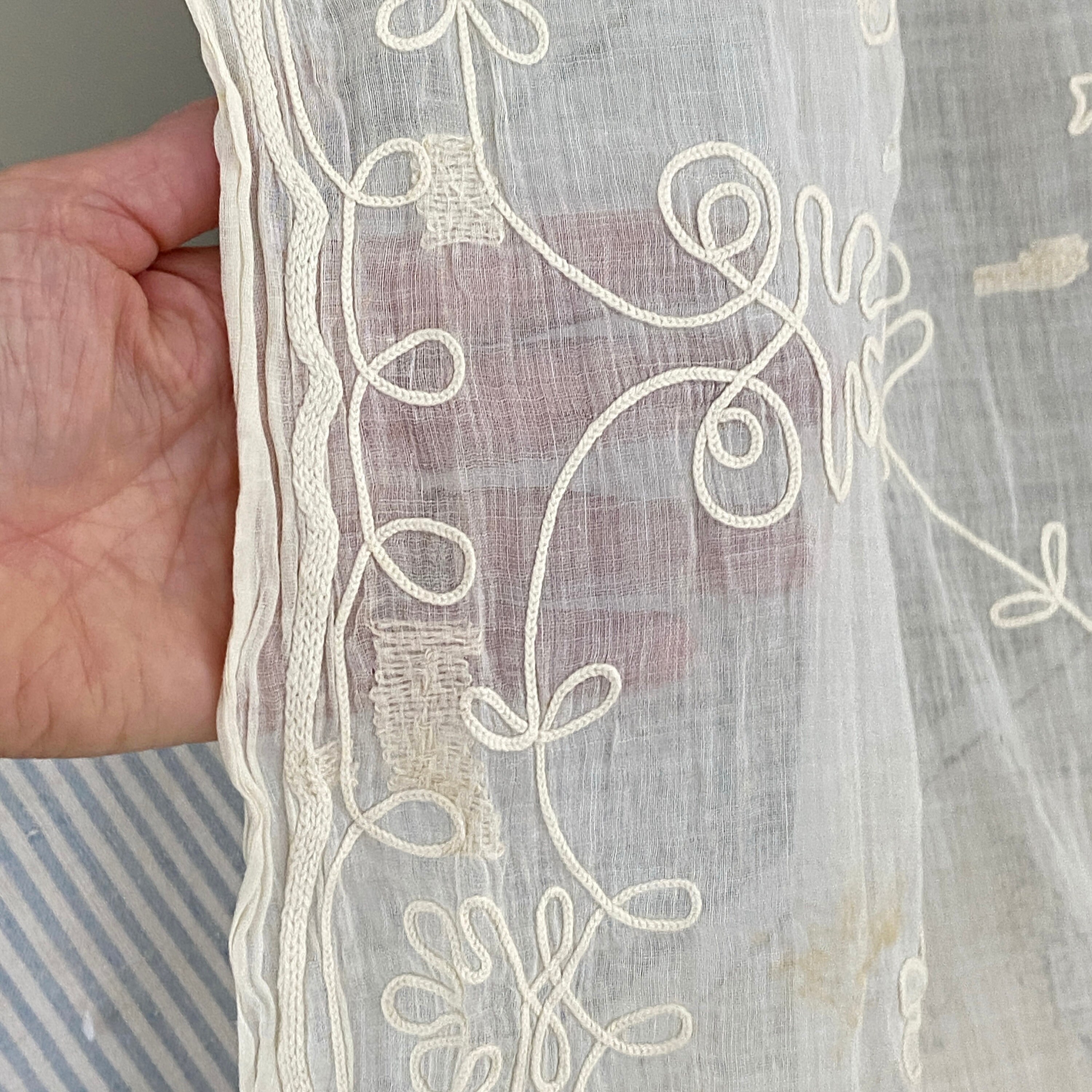 63 x 30 コーネリーアンティークレースカーテンドレープシャトー