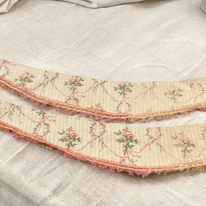 2 tiebacks   Faded floral 1900 Antique fabric Bow + Flower pattern stylized 1890-1910 ~ Country cottage The Textile Trunk eco-friendly