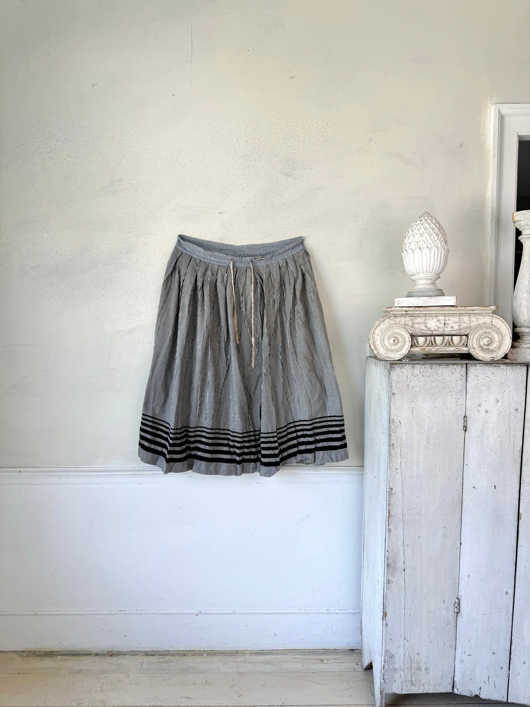 40 Inch Max. French Antique Skirt Black White Linen + Cotton 40 Inch Max. French Antique Skirt Black White Linen + Cotton