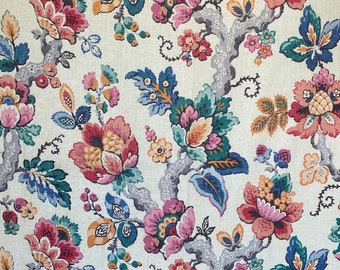 Cortina de los años 40, tela de alta calidad con estampado floral jacobino. Tratamiento de ventana único y ecológico.