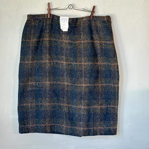 42 w Vintage French Wool Blend Skirt 1950s Unused Deadstock Plaid Tweed Herringbone Classic Midcentury Style Warm Winter Skirt Retro Style