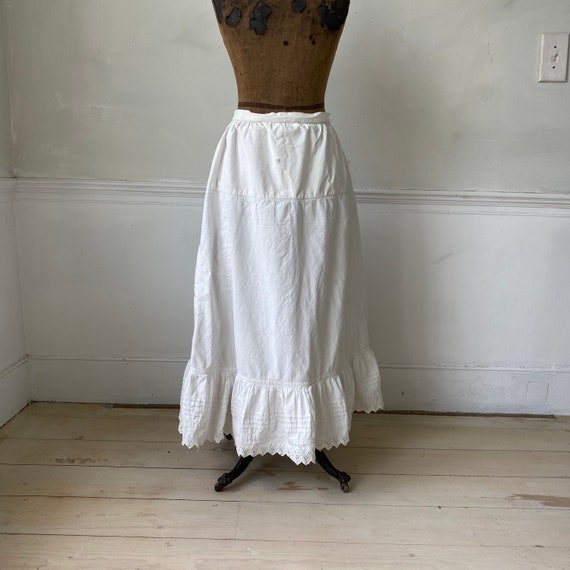 Gorgeous late 1800's petticoat white cotton lace … - image 3