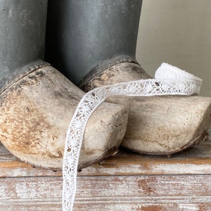 Adorno de encaje antiguo blanco único hecho a mano de 5,88 yardas, tarjeta hecha a mano, mercería de los años 20, pasamanería, ropa para muñecas, fabricación de muñecas