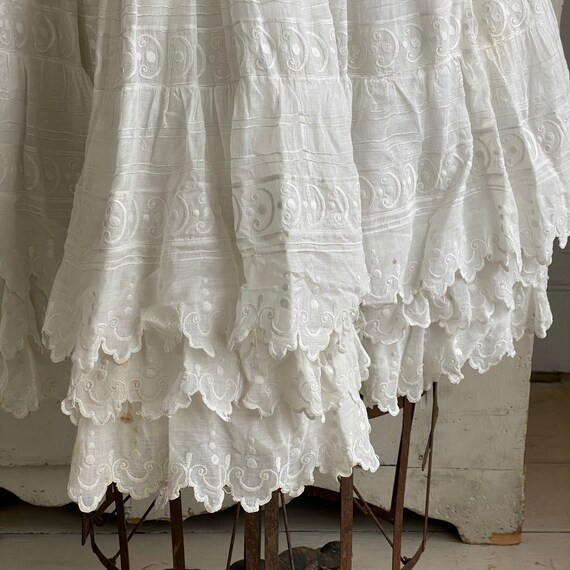 Gorgeous 1900 lace trimmed scalloped petticoat mu… - image 6