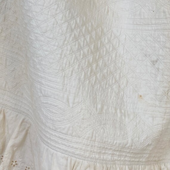 Lovely 1900s quilted lace trimmed white antique p… - image 5