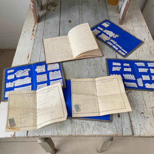 Lace École Fénelon Muestra de libros escolares Libro de encaje antiguo francés La Rochelle cabaña Historia textil Colección de libros históricos arte de pared