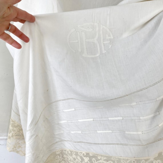 フランスアンティークのベッドカバー アイアンの曲線が美しいデイベッド（横幅192cm） フランスアンティーク