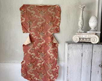 Fragmento de funda de silla de tela francesa antigua de 62x30 cm, arte mural floral de algodón primitivo, hecho a mano, tonos apagados, tonos tierra, rosa Cantonniere