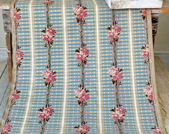 2.41 YDS 1920 Papier peint Français imprimé intérieurs d'époque antique style chalet de campagne Floral The Textile Trunk