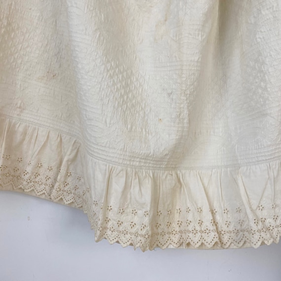 Lovely 1900s quilted lace trimmed white antique p… - image 2