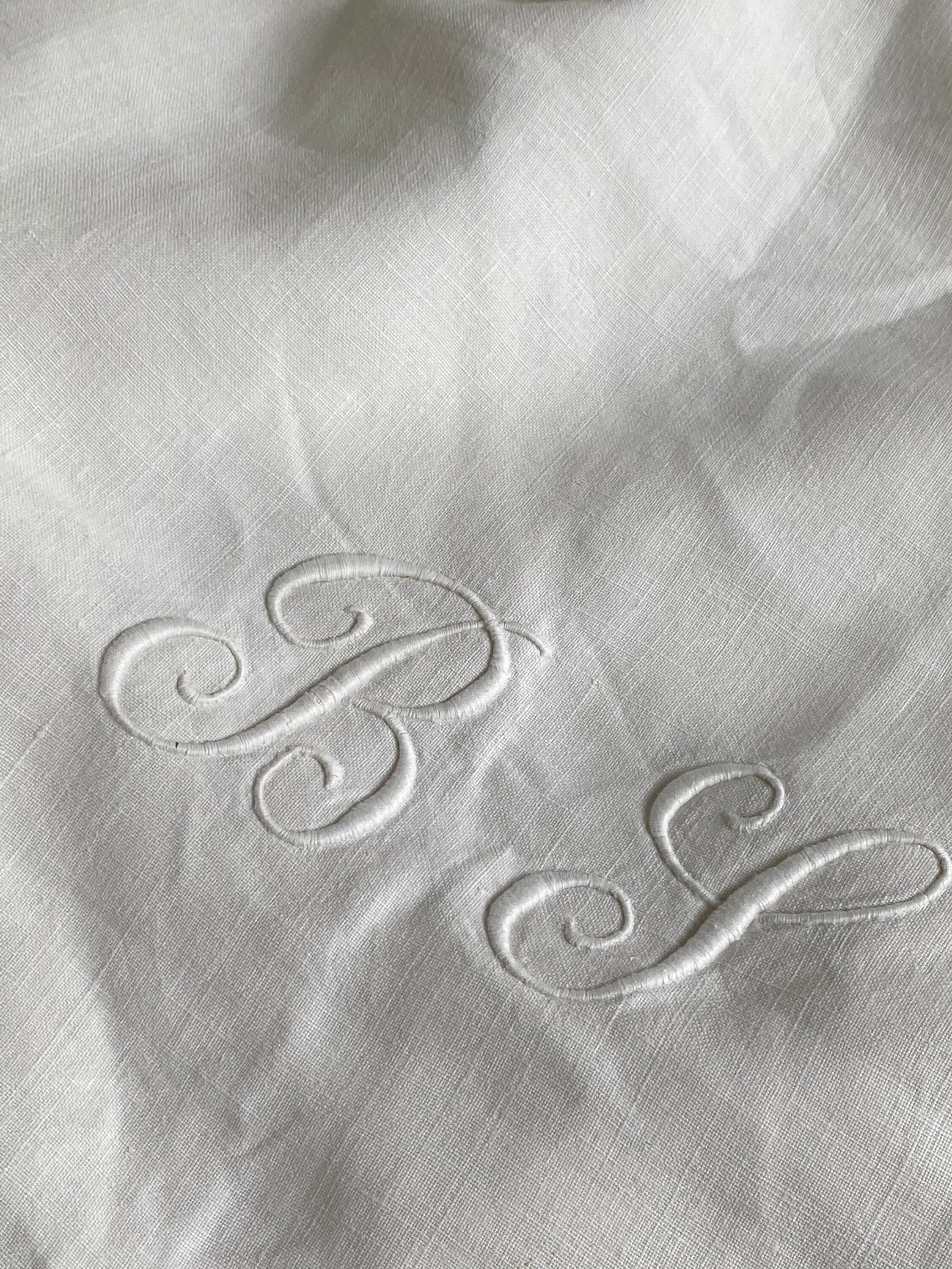 Monograms and Antique Linens Special Preview - Victoria