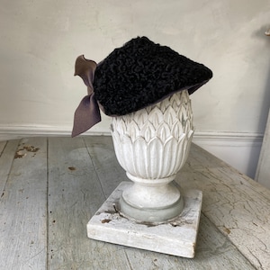 1940&#39;s French Curly Lamb&#39;s wool hat Parisian boho shabby decor eco-friendly
