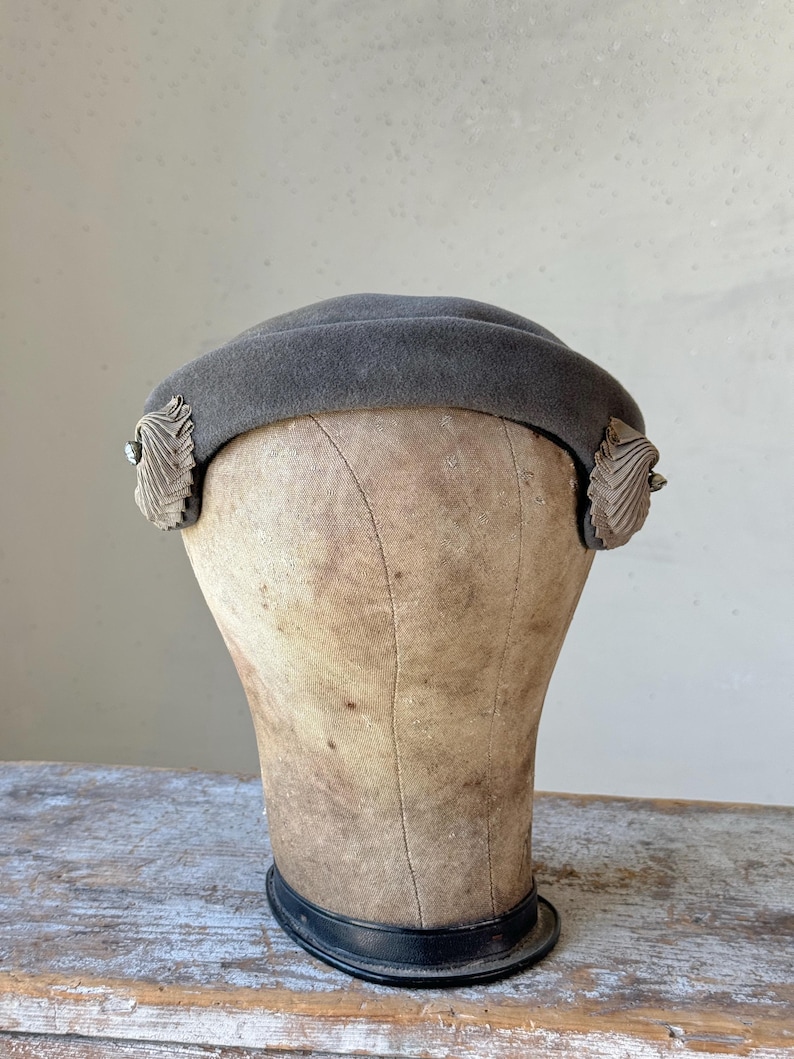 Jordan Marsh Art Deco GRAY Velvet Vintage Black Beaded Hat Stylish