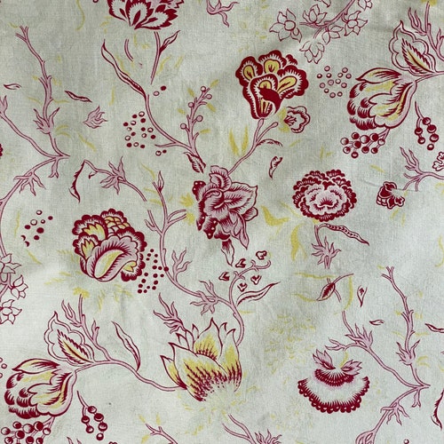 Shops Indienne design yellow + Pink + red weight 1930's cotton Faded floral material