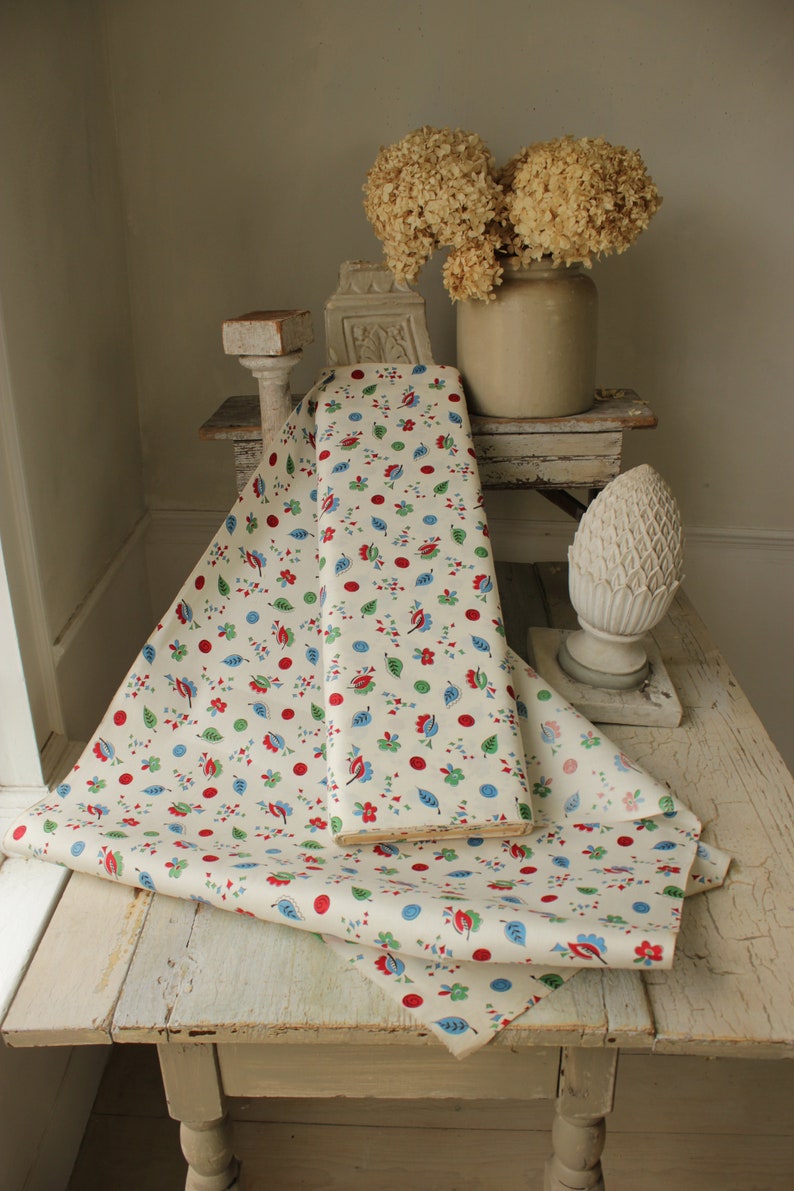 Vintage Fabric By The Yard French White Ground Juvenile Style 1920-30 Floral /& Geometric Cotton