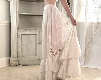 Antique Lingerie Skirt Edwardian 1910s White Cotton Lawn Embroidery Cutwork Lace Ruffle Train Bridal Wedding Petticoat Small US Size 0 2