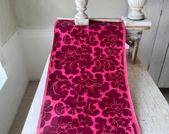 Papier peint vintage de 1,6 m, revêtements muraux damassés floraux cramoisis audacieux, rose rouge, ferme, château, décor rustique chic, art mural à grande échelle