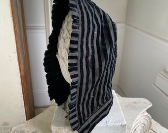 Antico berretto da donna in velluto nero 1850