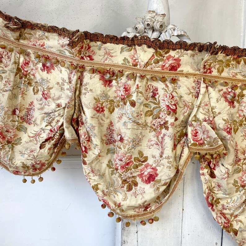 Antique Floral Quilted Valance NCU0PTT961