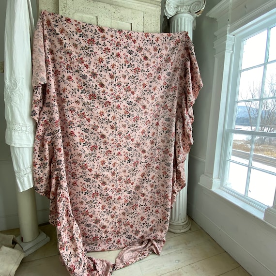 Bed cover bedspread Daybed coverlet  Pink floral design  Pink printed linen fabric material old textile FranceUnique window treatment