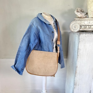 14x12 französische Leder Wildleder Spieltasche mit Netz 1940er Jahre Hippie Boho Crossbody Beuteltasche Beuteltasche Jagd Accessoire