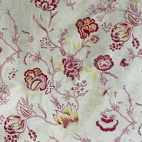 Shops Indienne design yellow + Pink + red weight 1930's cotton Faded floral material